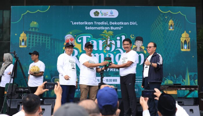 Kemenag Bagikan Al-Qur’an dan Bibit Pohon Gratis, Ajak Warga Cinta Lingkungan Sambut Ramadan 1446 H