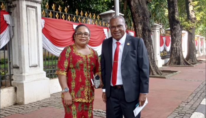 Wilhelmus Pigai Hadiri Pelantikan Gubernur Meki Dan Deinas di Istana Negara