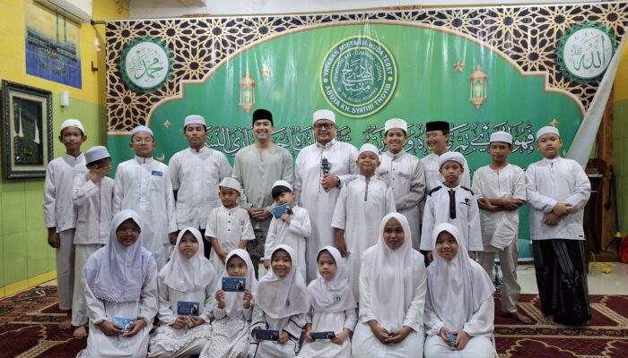 Syazwan Suhaimi penyanyi negeri jiran Malyasia Berbuka Puasa dan Berbagi Rezeki dengan Anak Yatim Piatu di Yayasan Miftahul Huda Tebet