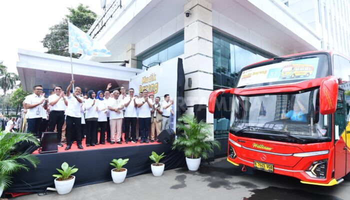 Menteri ESDM & Dirut Pertamina Lepas 1.407 Pemudik