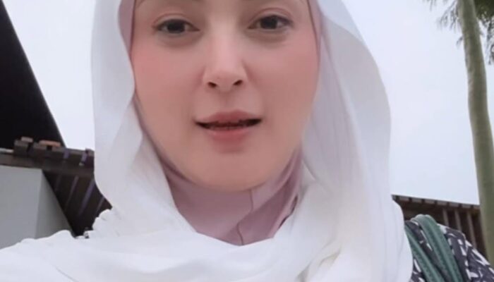 Della Puspita Laporkan Sahabatnya, Pesinetron A, Atas Dugaan Penipuan Umrah Ratusan Juta Rupiah