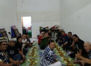Sahabat AJV Divisi Hiburan Gelar Bukber dan Tradisi Ngeliwet, Pererat Kebersamaan di Tengah Hujan