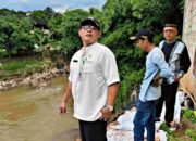 Pemkot Jaksel Lakukan Dolken di Longsor Tebing Ciliwung.