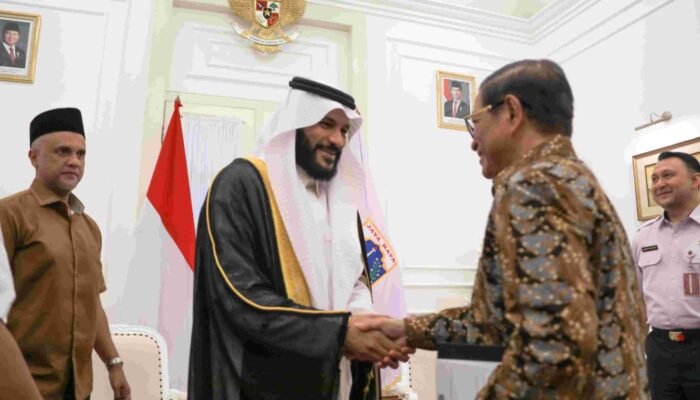 Imam Masjidil Haram Syaikh Abdurrahman Al-Ausy Kunjungi Balai Kota Jakarta.