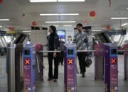 LRT Jabodebek Bersiap Menghadirkan QRIS Tap sebagai Opsi Pembayaran.