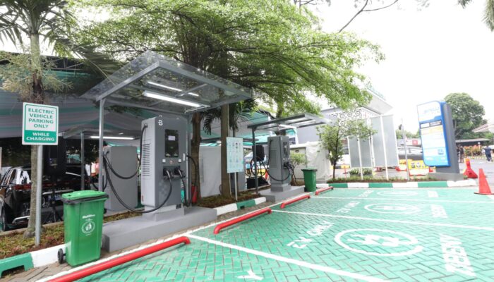PLN Resmikan SPKLU Center di Rest Area 38B Tol Jagorawi, Siap Layani Pemudik.