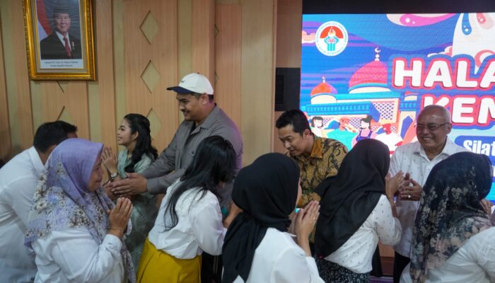Menpora Dito dan Wamenpora Taufik Halalbihalal Bersama Keluarga Besar Kemenpora.