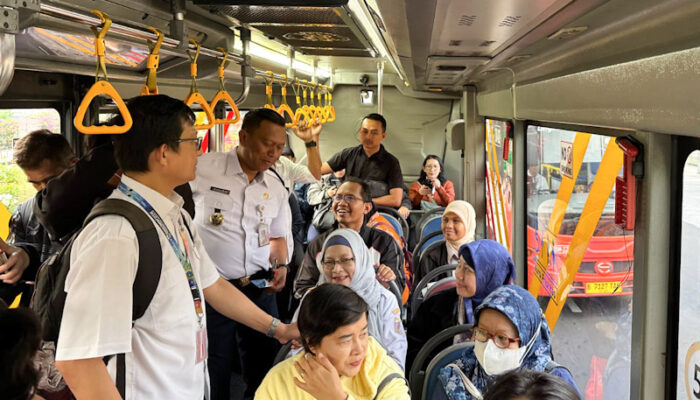 “Wali Kota Jaksel Gunakan Transportasi Umum”