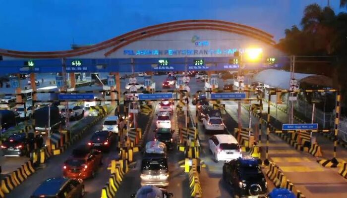 Polda Lampung Terapkan ‘Delay System’ untuk Atasi Kepadatan Kendaraan di Pelabuhan Bakauheni Menjelang Arus Balik