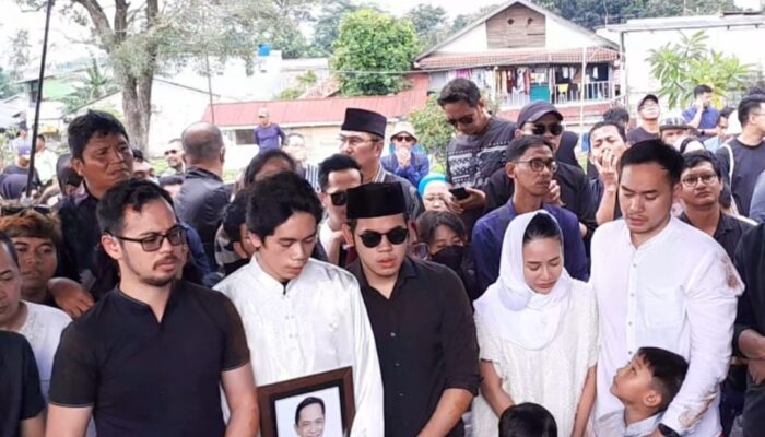 Ray Sahetapy Berpulang, Sahabat dan Keluarga Beri Penghormatan Terakhir