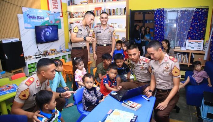 Kepedulian Taruna Akpol : Mengajarkan Calistung Hingga Memotivasi Anak Jalanan