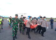 Kodim 1715/Yahukimo Bantu Polri Evakuasi Jenazah Korban Kekejaman OPM di Muara Kum, Distrik Seradala