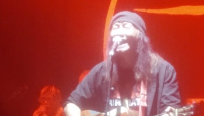 “”ANTO BARET, Legenda Penyanyi Jalanan Luncurkan Album “SKETSA JALANAN'”