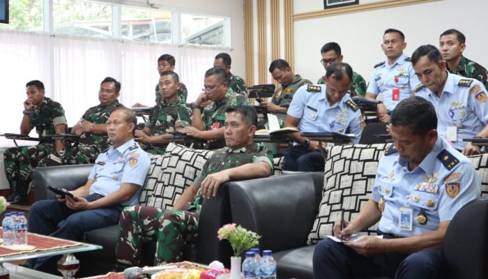 Perkuat Sistem Komunikasi dan Avionik, Danlanud Sultan Hasanuddin Sambut Kunjungan Waaskomlek Kasau