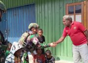 TNI Sambangi Rumah Kepala Dinas Pendidikan Puncak Jaya, Membangun Kedekatan dan Memberi Rasa Nyaman.