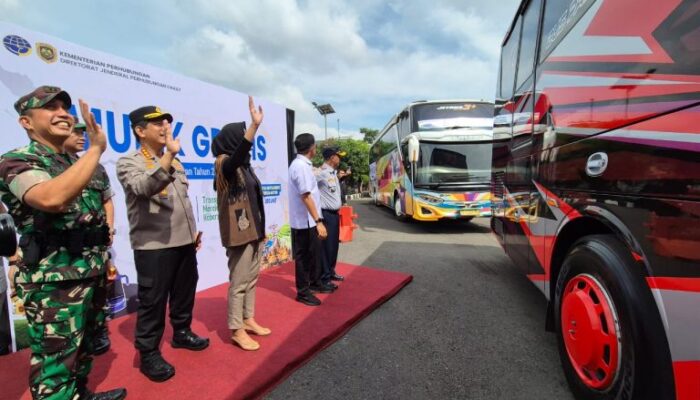 Kapolresta Surakarta Melepas 1000 Pemudik Asal Solo Kembali Ke Jakarta