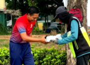 Bakamla RI Bagikan Makanan Gratis untuk Warga Sekitar