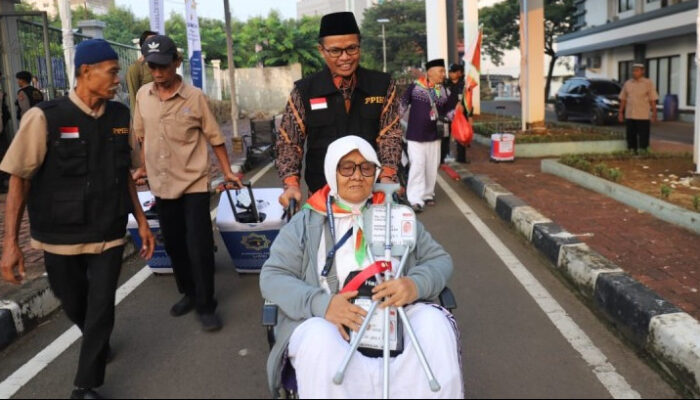 “Doa, Harap, dan Air Mata: Pagi Menggetarkan di Embarkasi Jakarta Pondok Gede”