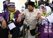 Presiden Prabowo Melepas jemaah haji di terminal 2 Bandara Soetta, Jakarta.