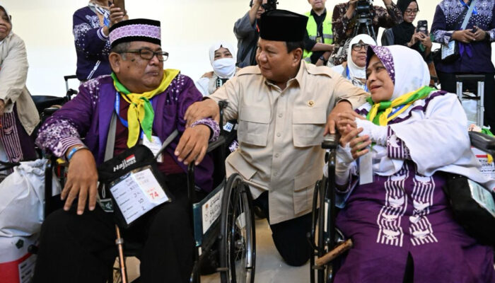 Presiden Prabowo Melepas jemaah haji di terminal 2 Bandara Soetta, Jakarta.