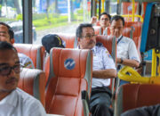 Wagub Rano Nikmati Naik Transportasi Umum ke Kantor