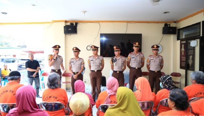 Taruna Akademi Kepolisian Gelar Bakti Sosial di Rumah Perlindungan Lansia