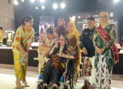 Connie Sutedja Terima Anugerah Kartini Musik dan Film 2025