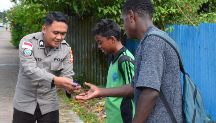Satgas Damai Cartenz Tanamkan Nilai Positif pada Pelajar Mimika Lewat Sentuhan Humanis