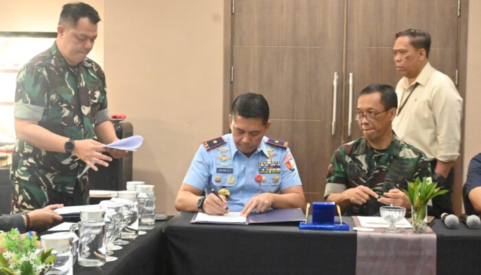 Pengalihan Aset ke TNI AU, Danlanud Sultan Hasanuddin dan GM Angkasa Pura Teken Berita Acara Verifikasi