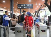 Pejabat DKI Gunakan Transportasi Umum saat Pelantikan.