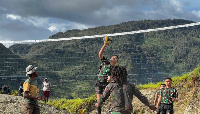 Olahraga Jadi Jembatan Kasih Satgas Yonif 715/Motuliato dan Warga Puncak Jaya