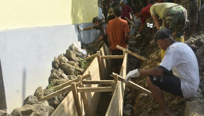 Ketika Drainase Menjadi Simbol Kebersamaan Program TNI Manunggal Membangun Desa (TMMD) ke-124