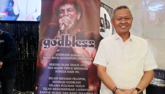 Bupati Sigi Apresiasi Konser God Bless Unplugged.