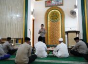 Kapolres Metro Jakarta Utara Laksanakan Subuh Berjamaah Bersama Warga Koja