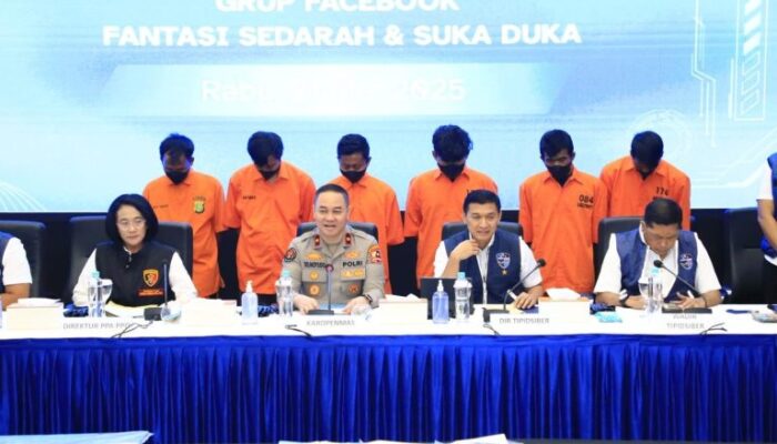 Polisi Temukan Ratusan Konten Porno di HP Admin Grup Facebook ‘Fantasi Sedarah’