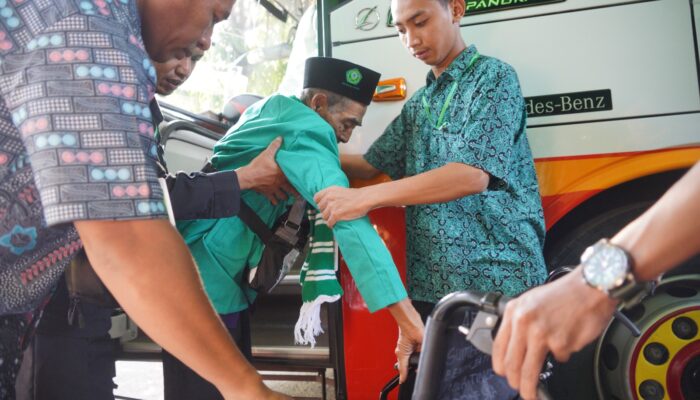 Jemaah Haji dari Jakarta Terbang Perdana Ke Tanah Suci 