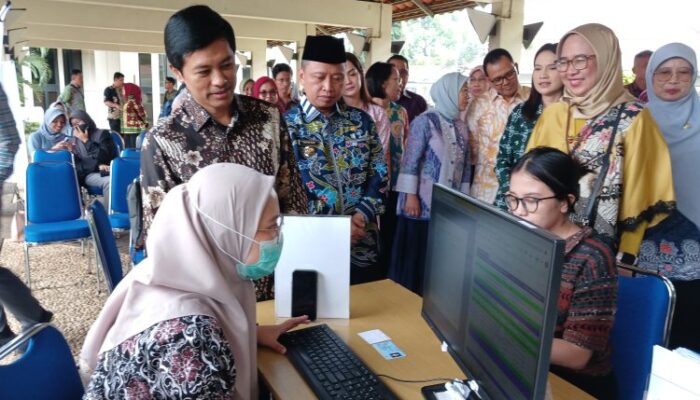 Wamenkes Tinjau Cek Kesehatan Gratis di Universitas Indonesia: Fokus Deteksi Dini Penyakit Tidak Menular