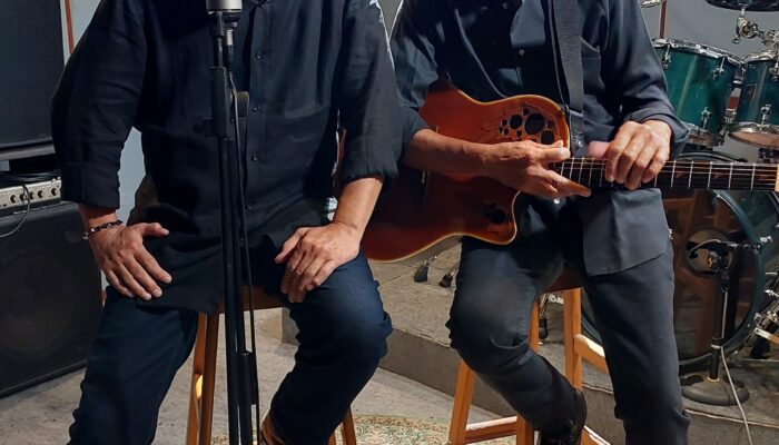 Ian Antono Wujudkan Penantian Panjang Ade Hubart dalam Musik Lewat “Pujangga Cinta