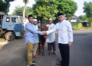 SEMANGAT BERBAGI, SESKOAL BAGIKAN 800 BUNGKUS DAGING KURBAN