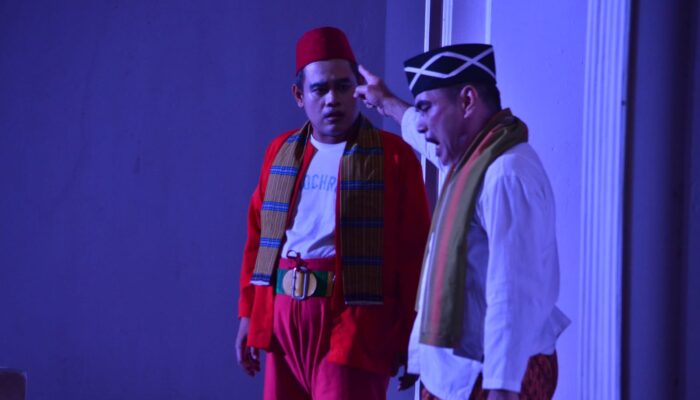 Tim Lenong Kontemporer 73 Tampil Memukau Penonton Dalam Festival Teater Tradisional di Gedung Kesenian Jakarta.