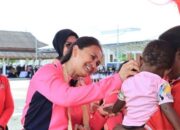 Ketua Umum Bhayangkari Salurkan Bantuan Sosial di Sorong, Papua Barat Daya