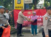 Polsek Koja Bagikan Nasi Kotak Lewat Program Jumat Berkah, Wujud Kepedulian Polri pada Masyarakat
