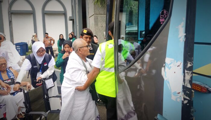 Kloter “Sapu Jagad” Embarkasi Jakarta-Pondok Gede Diberangkatkan, 260 Jemaah Haji Terbang ke Tanah Suci