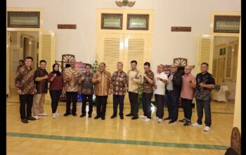 Sebelah pak agus, Ketua PPHI ( Pengurus Pusat Hapkido Indonesia, GBPH PRABUKUSUMA, PRESIDENT WORLD HAPKIDO MARTIAL ART FEDERATION, GRAND MASTER DON OH CHOI
