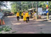 Kapolsek Bekasi Barat Pimpin Bakti Sosial Bersihkan Trotoar di Jalan Jenderal Sudirman