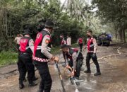 Polri untuk Masyarakat, Gerak Cepat Polda NTT Bersihkan Lokasi Terdampak Erupsi Gunung Lewotobi Laki