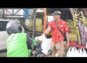 Jumat Berkah, Polsek Pademangan Bagikan 50 Nasi Kotak untuk Warga Kurang Mampu
