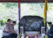 Peringati HUT Bhayangkara Ke-79, Kapolri Ziarah ke Makam Bung Karno