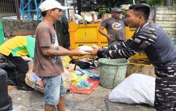 KRI BANDA ACEH-593 PERERAT SILAHTURAHMI DAN BERBAGI KASIH