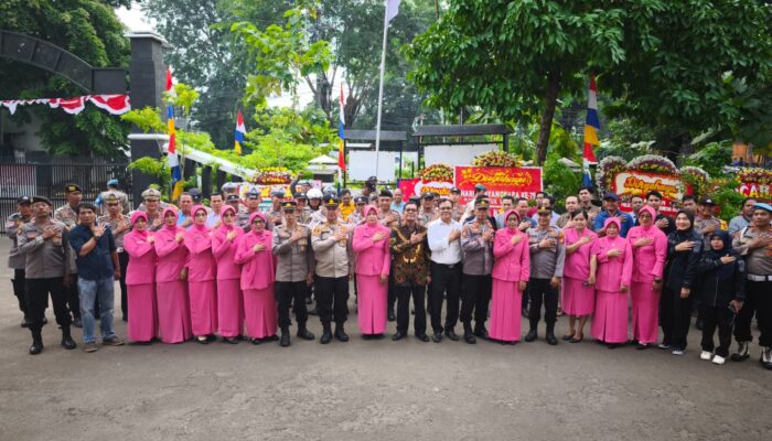 Tradisi Pelepasan Purna Tugas Anggota Polsek Bekasi Barat